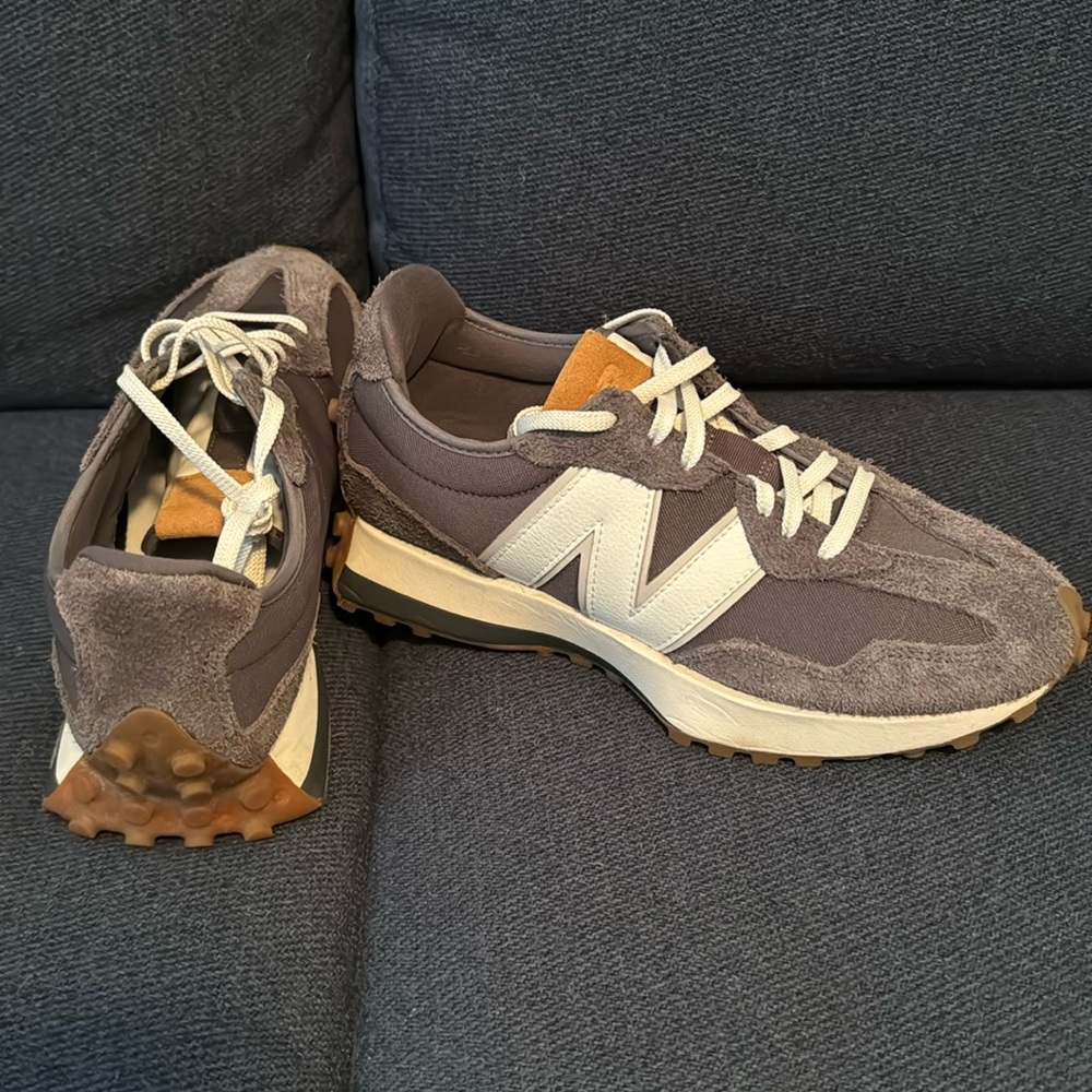 EUC NEW BALANCE 327 VERY HARD TO FIND! Women’s Sz8